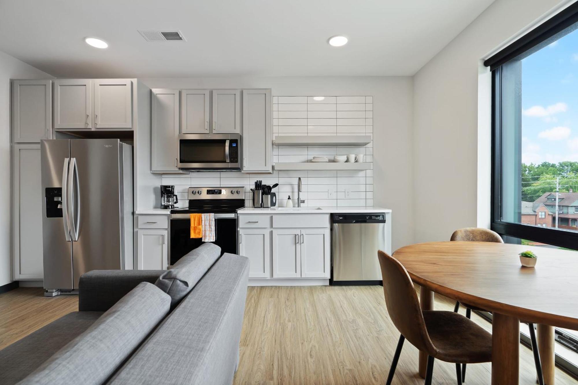 Cozysuites On Mass With Garage Parking #7 Индианаполис Экстерьер фото